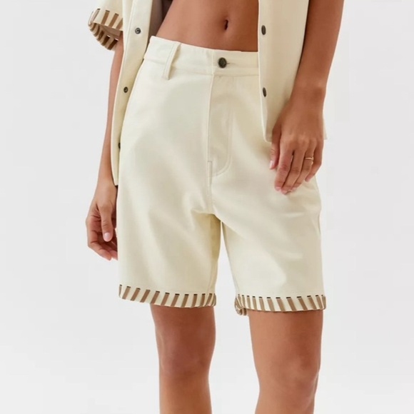 HONOR THE GIFT WOMENS FAUX LEATHER SHORTS IN BONE SIZE LARGE NEW - Picture 3 of 9